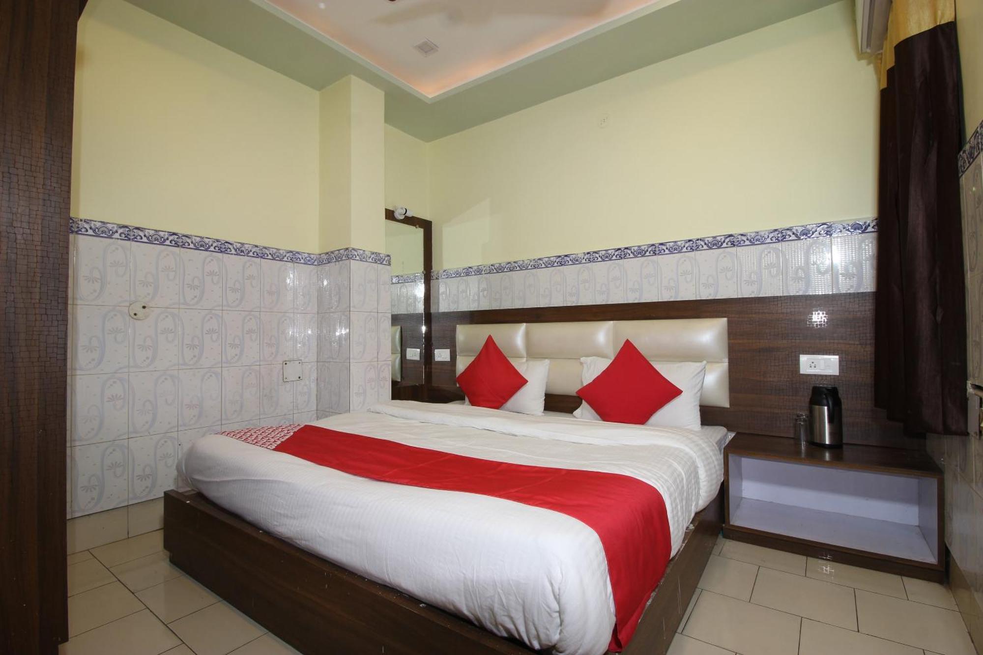 Hotel O Blue Diamond Варанаси Экстерьер фото