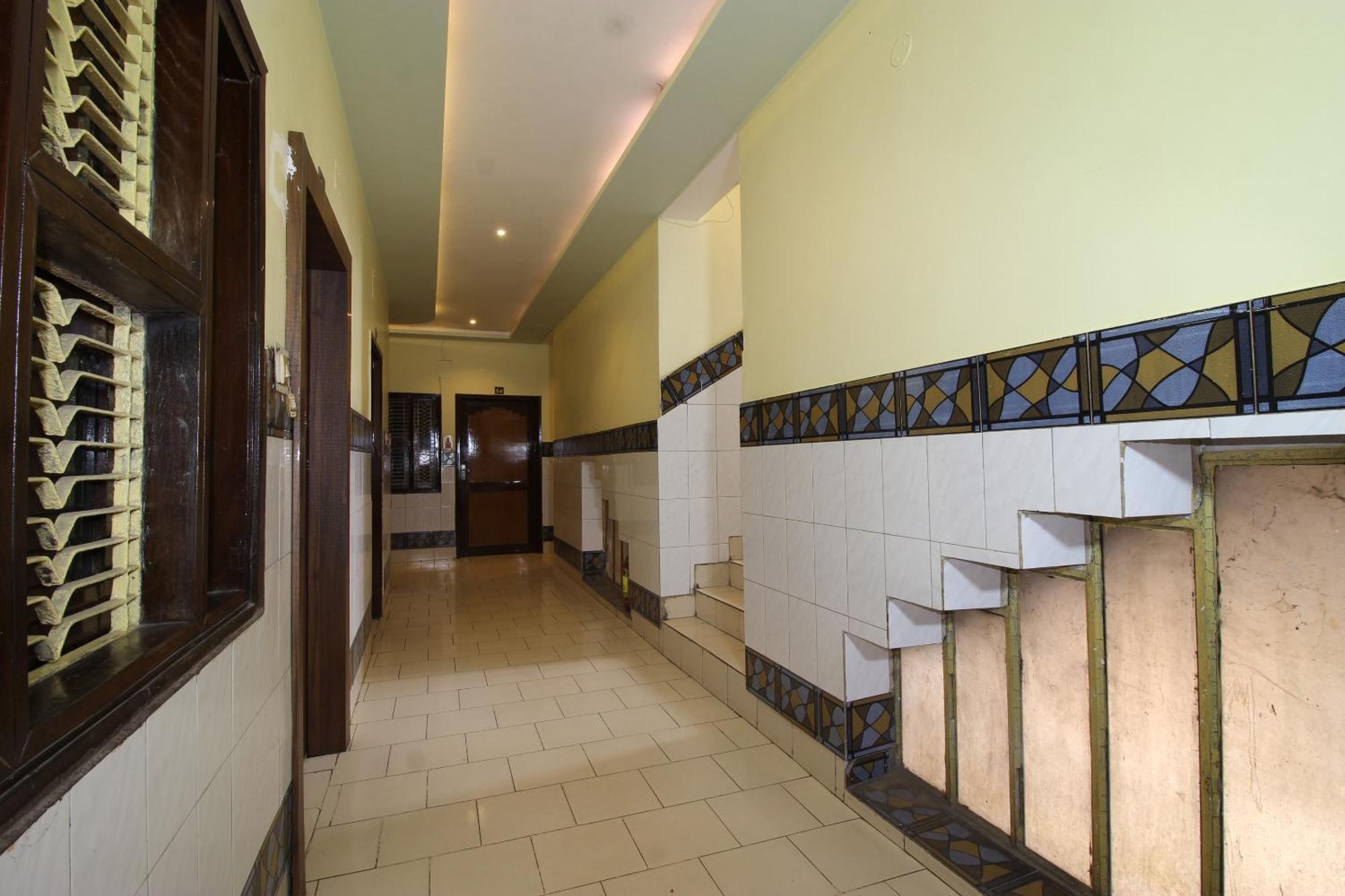 Hotel O Blue Diamond Варанаси Экстерьер фото