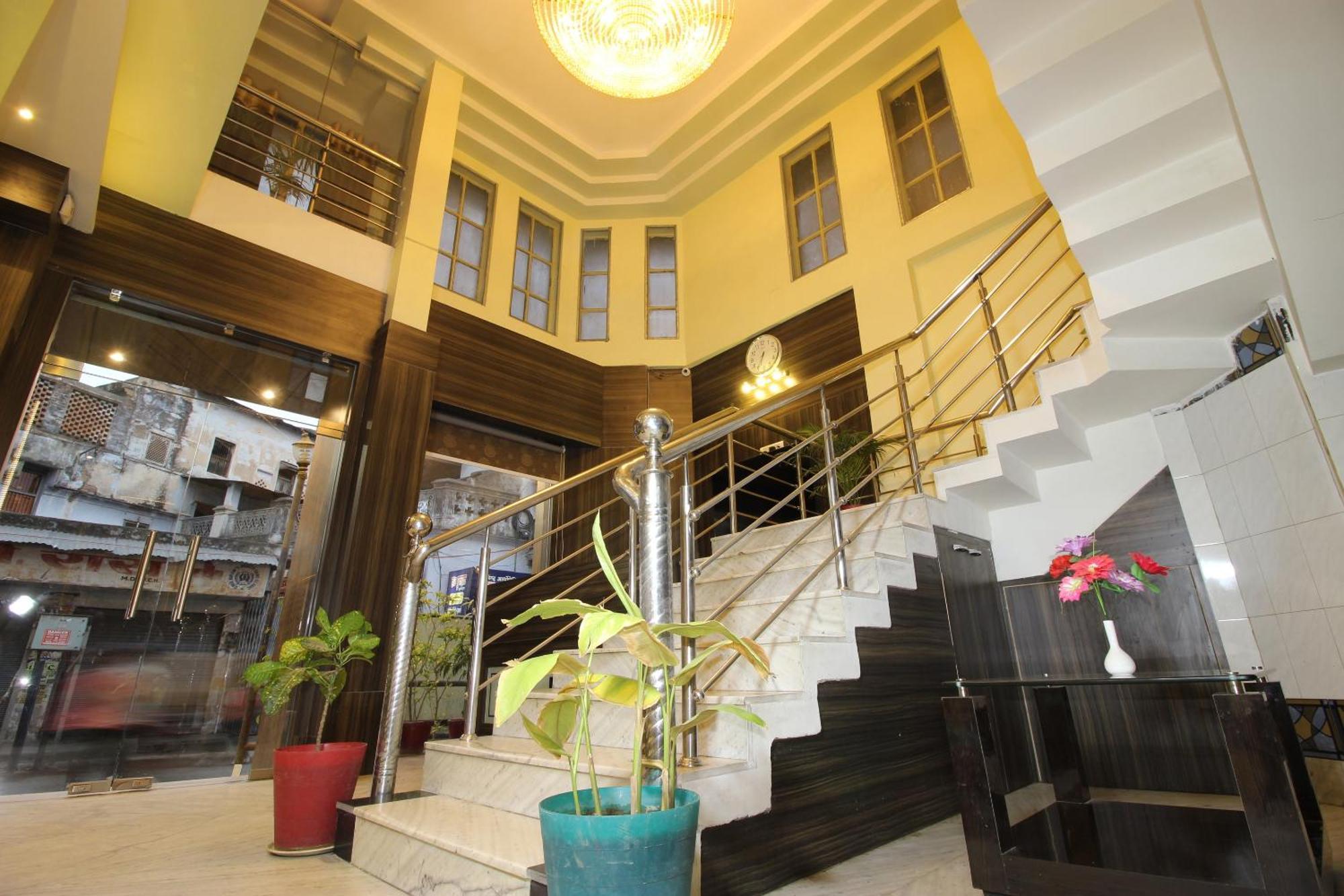 Hotel O Blue Diamond Варанаси Экстерьер фото